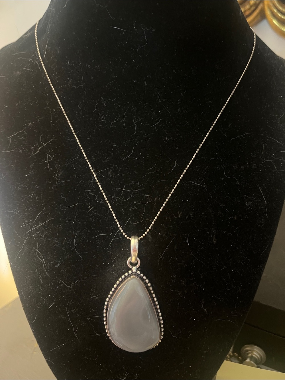 Silver Tone Agate Pendant Necklace